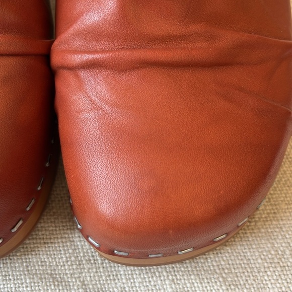 Free People Swedish Hasbeens Cognac NWT Wrinkle Slip In Nature Clog LOVE 🌈❤️ - Picture 16 of 16